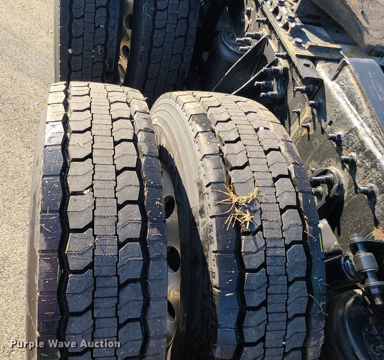 image for item MJ9327 2016 International ProStar+ 122  semi truck