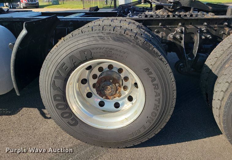 image for item MJ9327 2016 International ProStar+ 122  semi truck