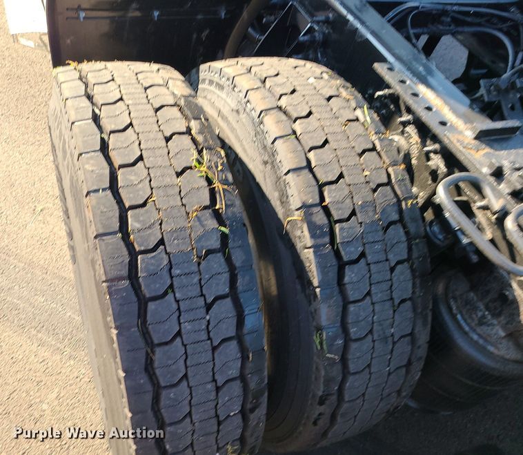 image for item MJ9327 2016 International ProStar+ 122  semi truck