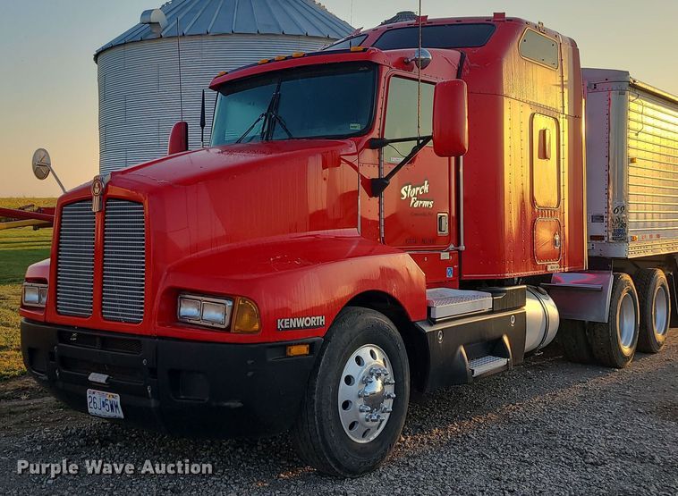 image for item MJ9329 2002 Kenworth  semi truck