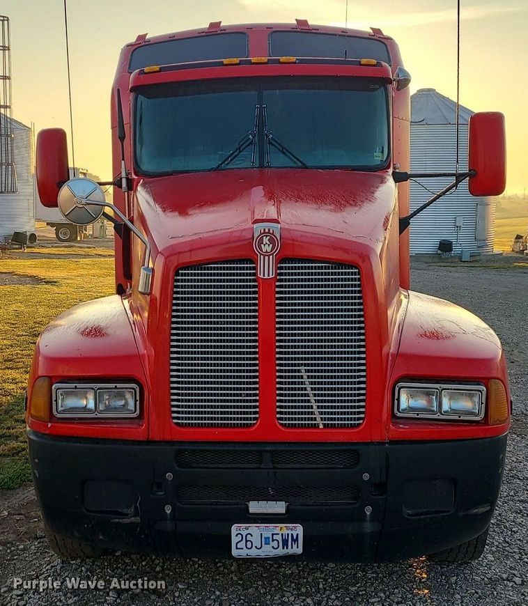 image for item MJ9329 2002 Kenworth  semi truck