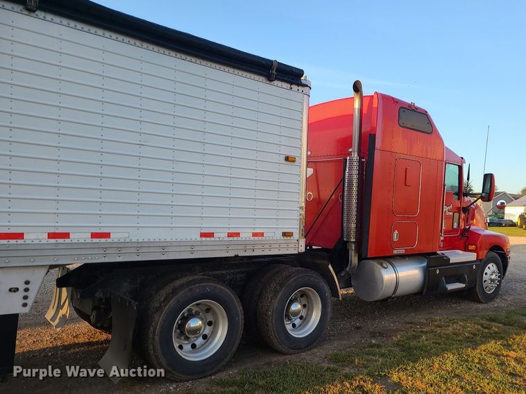 image for item MJ9329 2002 Kenworth  semi truck