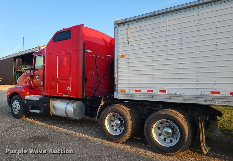 image for item MJ9329 2002 Kenworth  semi truck