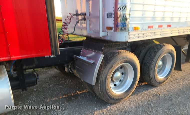 image for item MJ9329 2002 Kenworth  semi truck