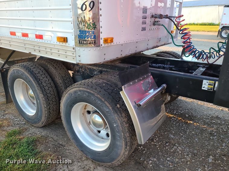 image for item MJ9329 2002 Kenworth  semi truck