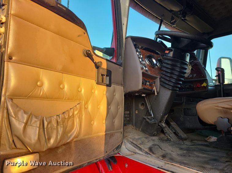 image for item MJ9329 2002 Kenworth  semi truck