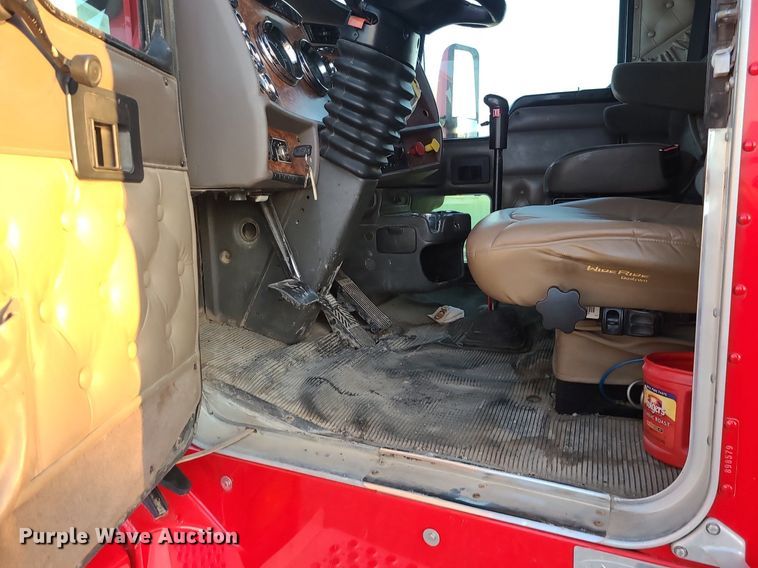 image for item MJ9329 2002 Kenworth  semi truck