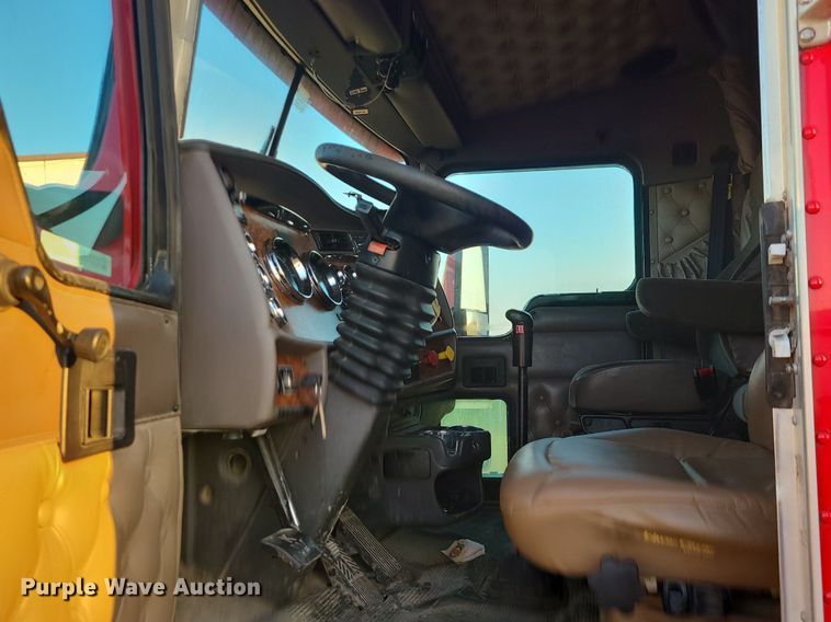 image for item MJ9329 2002 Kenworth  semi truck