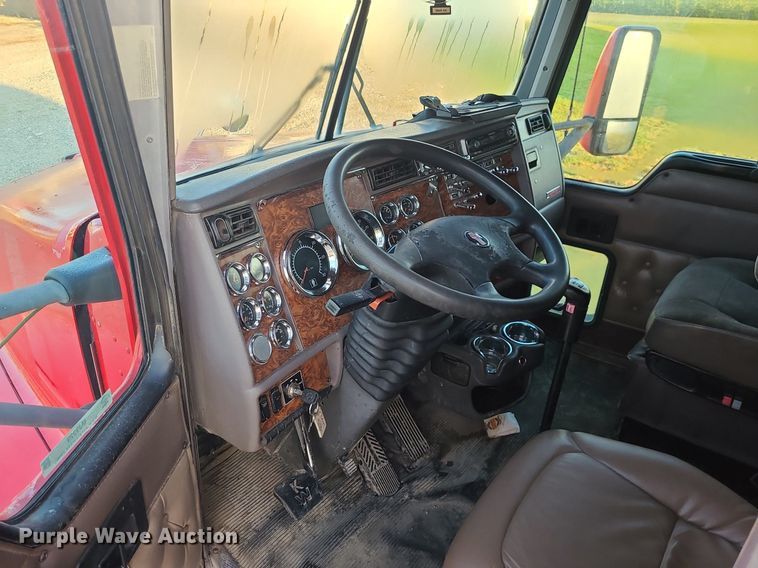 image for item MJ9329 2002 Kenworth  semi truck