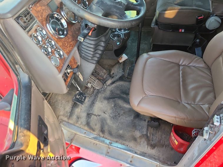 image for item MJ9329 2002 Kenworth  semi truck