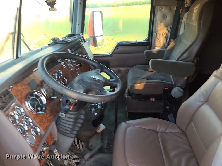 image for item MJ9329 2002 Kenworth  semi truck