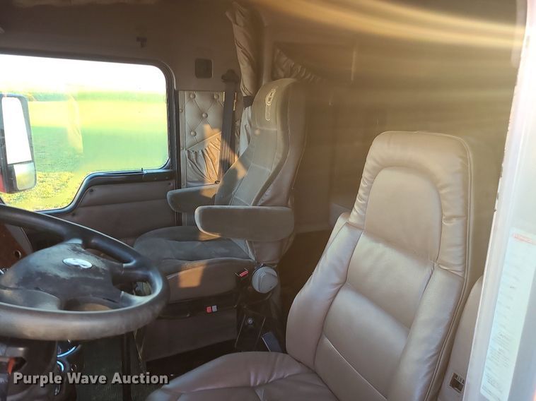 image for item MJ9329 2002 Kenworth  semi truck