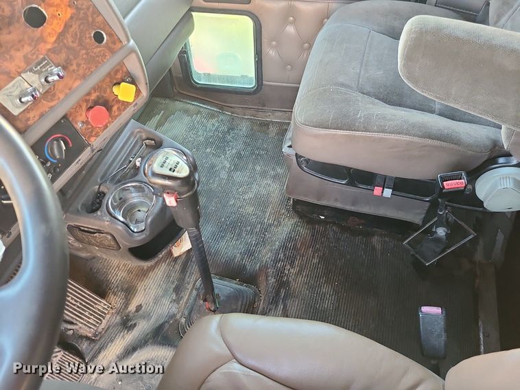 image for item MJ9329 2002 Kenworth  semi truck