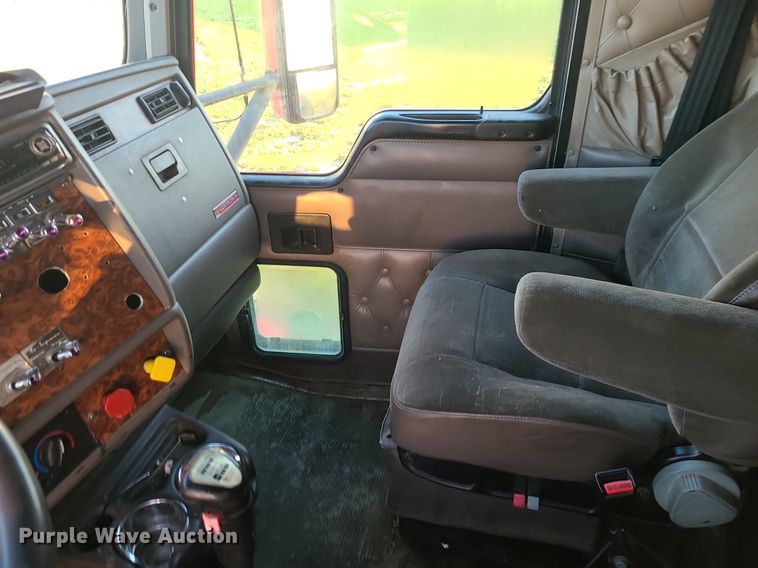 image for item MJ9329 2002 Kenworth  semi truck