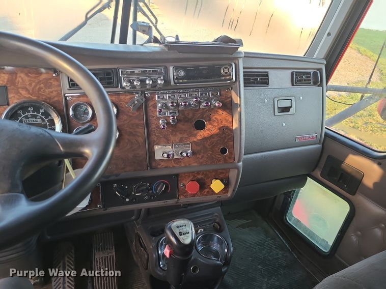 image for item MJ9329 2002 Kenworth  semi truck