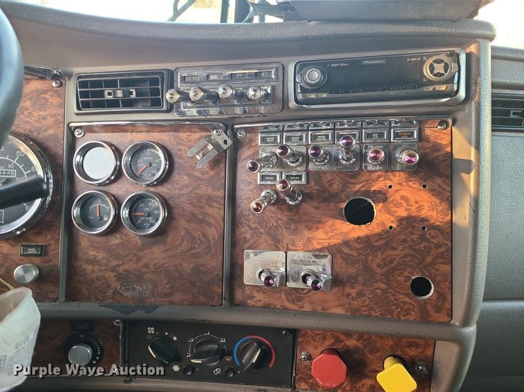 image for item MJ9329 2002 Kenworth  semi truck