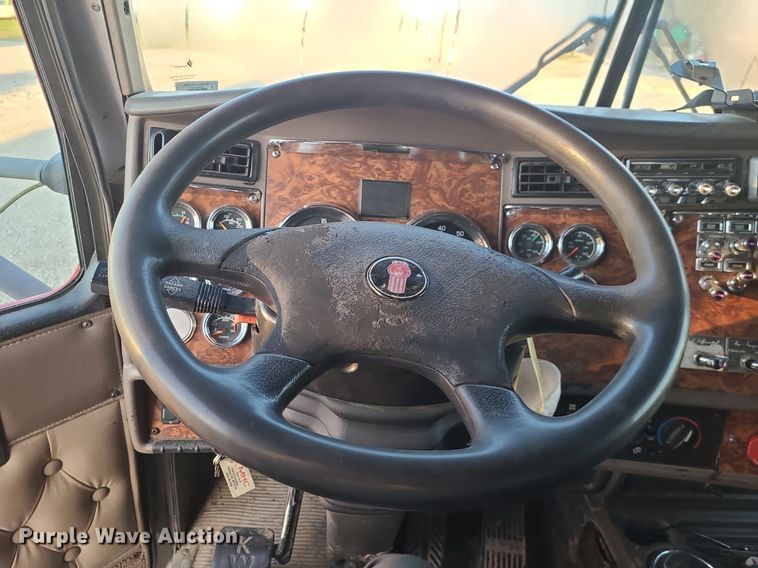 image for item MJ9329 2002 Kenworth  semi truck