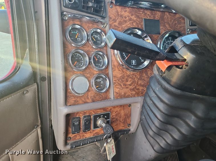 image for item MJ9329 2002 Kenworth  semi truck