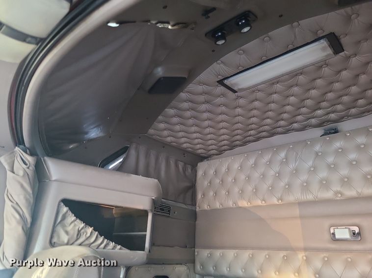 image for item MJ9329 2002 Kenworth  semi truck