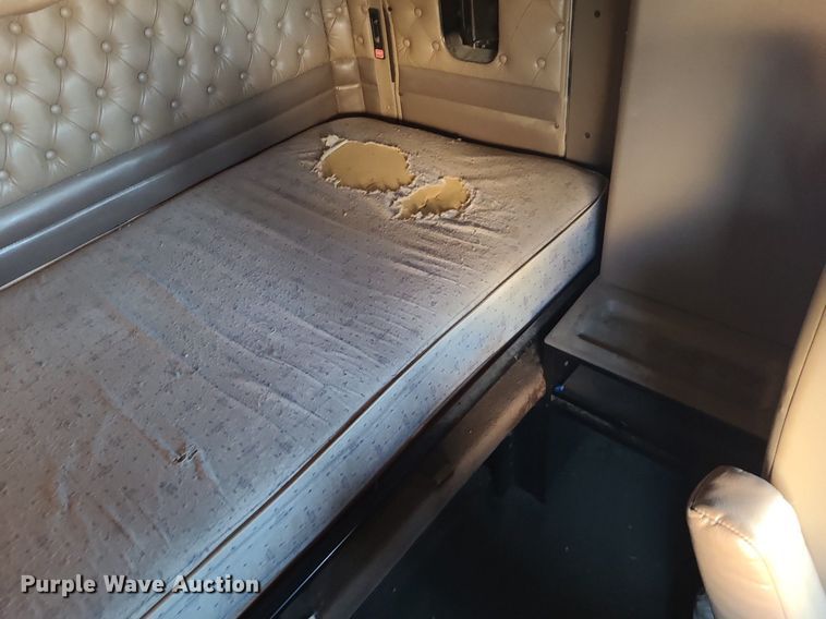 image for item MJ9329 2002 Kenworth  semi truck