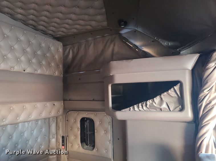 image for item MJ9329 2002 Kenworth  semi truck