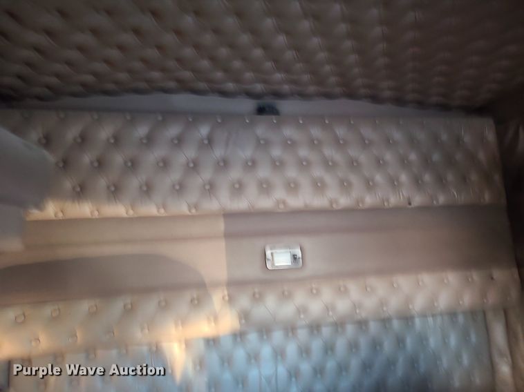 image for item MJ9329 2002 Kenworth  semi truck