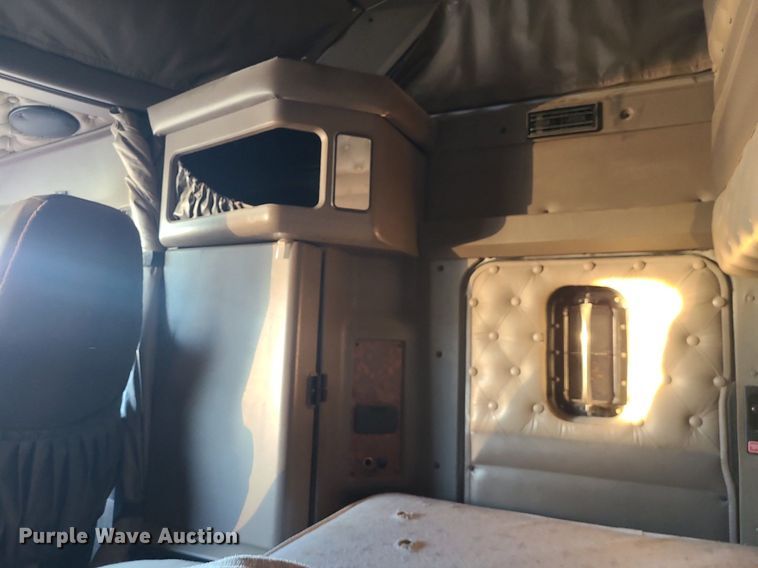 image for item MJ9329 2002 Kenworth  semi truck