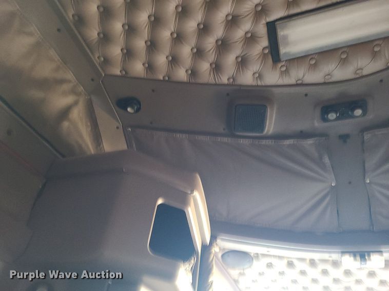 image for item MJ9329 2002 Kenworth  semi truck