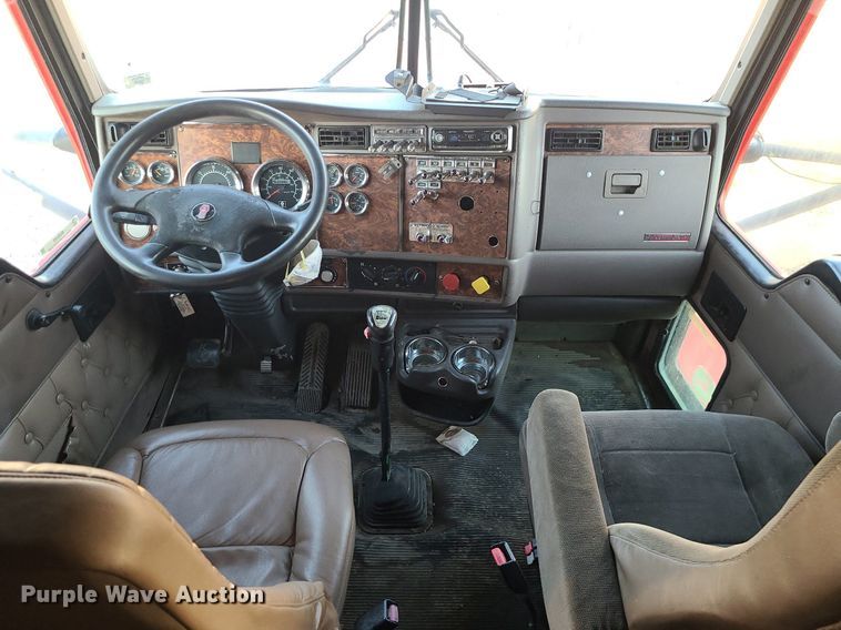 image for item MJ9329 2002 Kenworth  semi truck