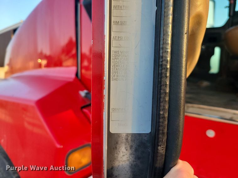 image for item MJ9329 2002 Kenworth  semi truck