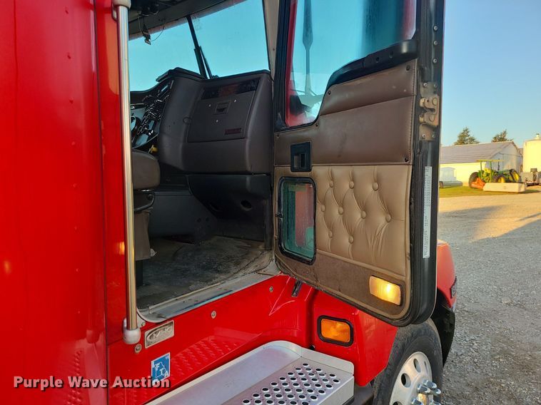 image for item MJ9329 2002 Kenworth  semi truck