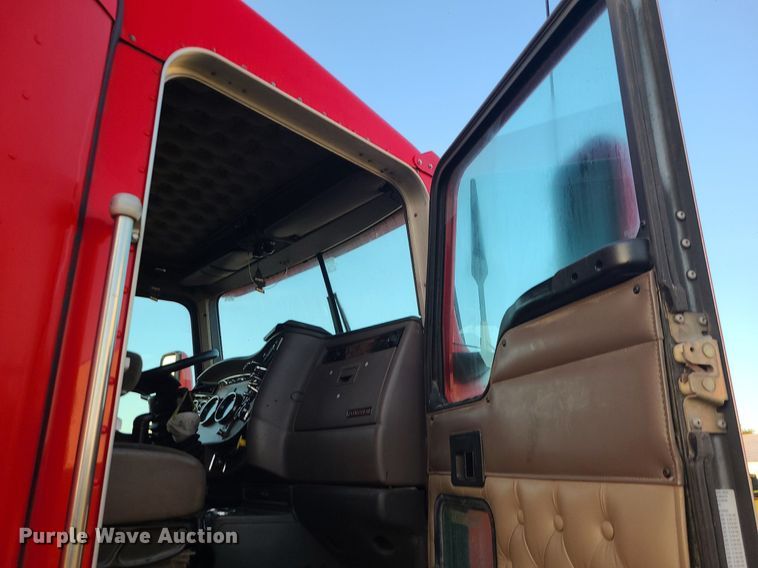 image for item MJ9329 2002 Kenworth  semi truck