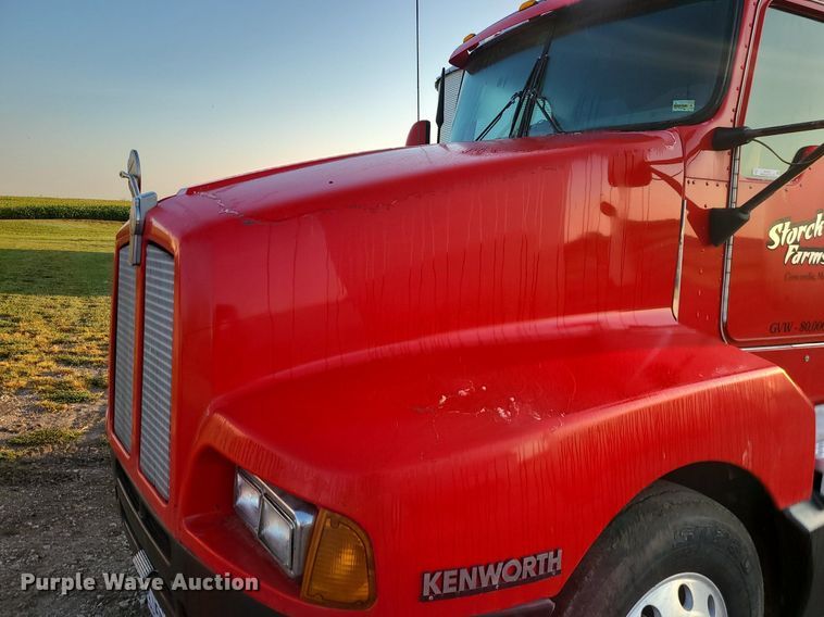 image for item MJ9329 2002 Kenworth  semi truck