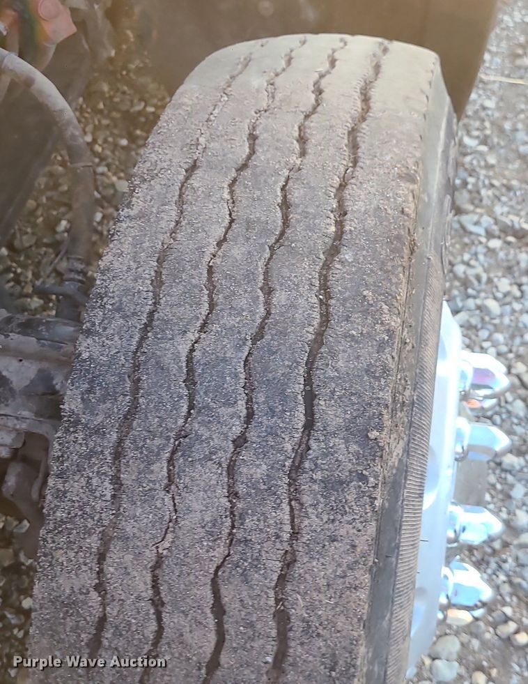 image for item MJ9329 2002 Kenworth  semi truck