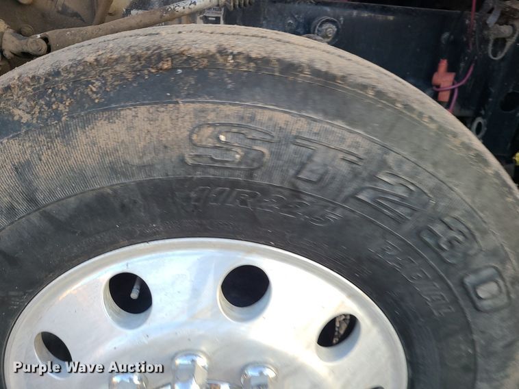 image for item MJ9329 2002 Kenworth  semi truck