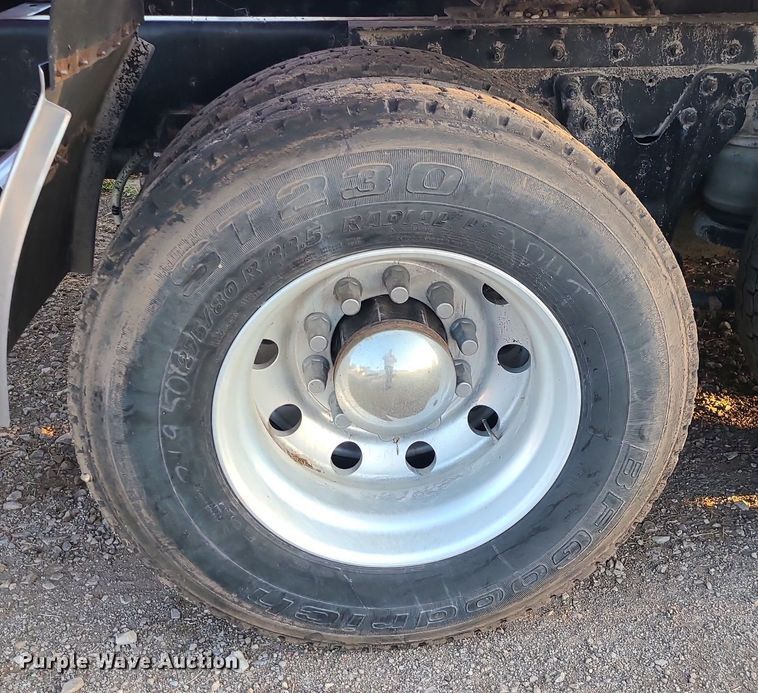 image for item MJ9329 2002 Kenworth  semi truck