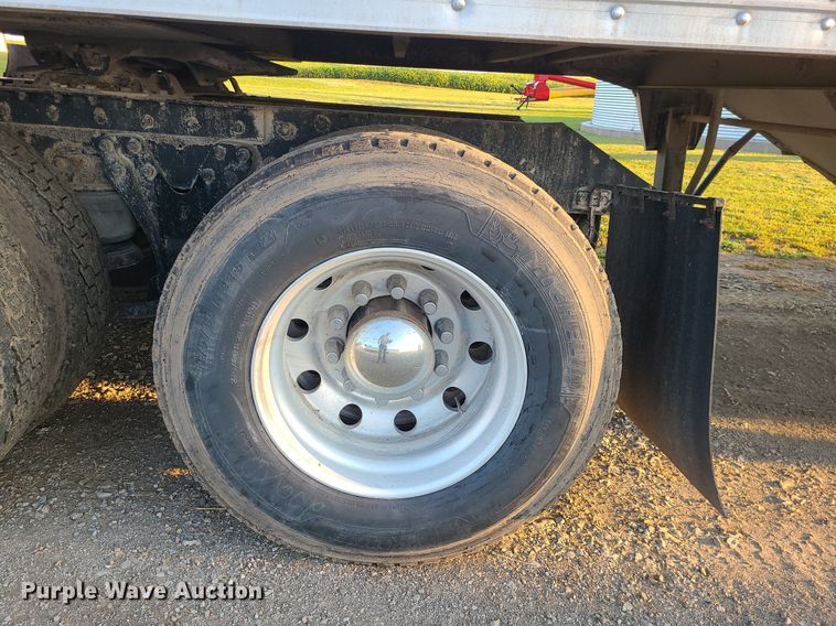 image for item MJ9329 2002 Kenworth  semi truck