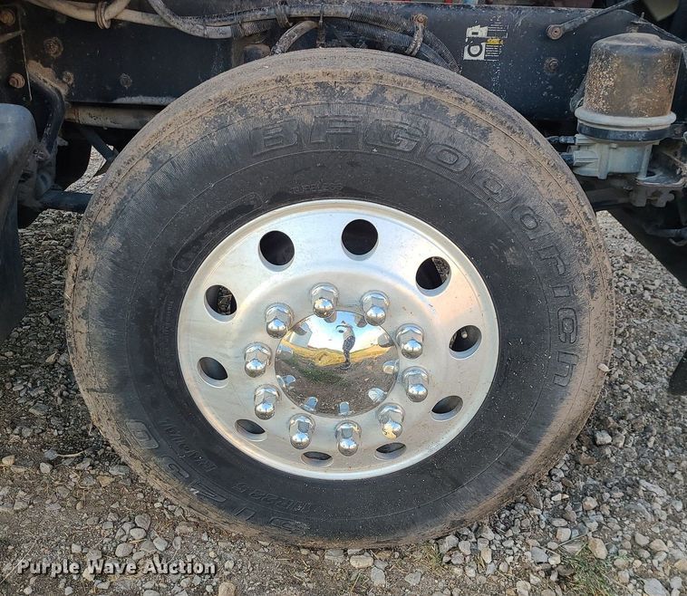 image for item MJ9329 2002 Kenworth  semi truck