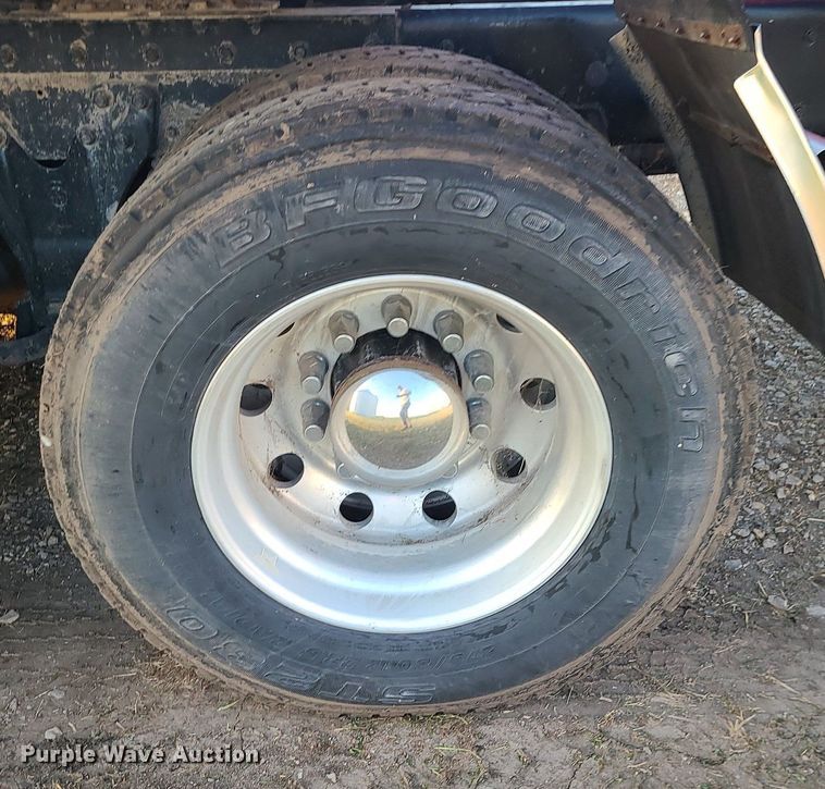 image for item MJ9329 2002 Kenworth  semi truck