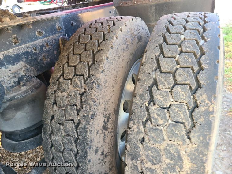 image for item MJ9329 2002 Kenworth  semi truck