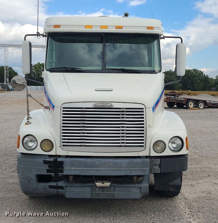 image for item MJ9388 1997 Freightliner  semi truck