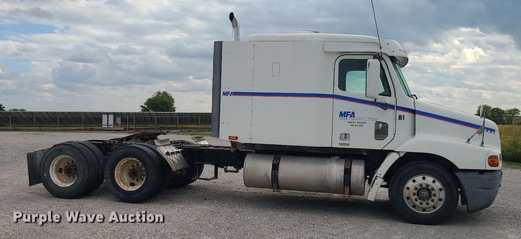 image for item MJ9388 1997 Freightliner  semi truck