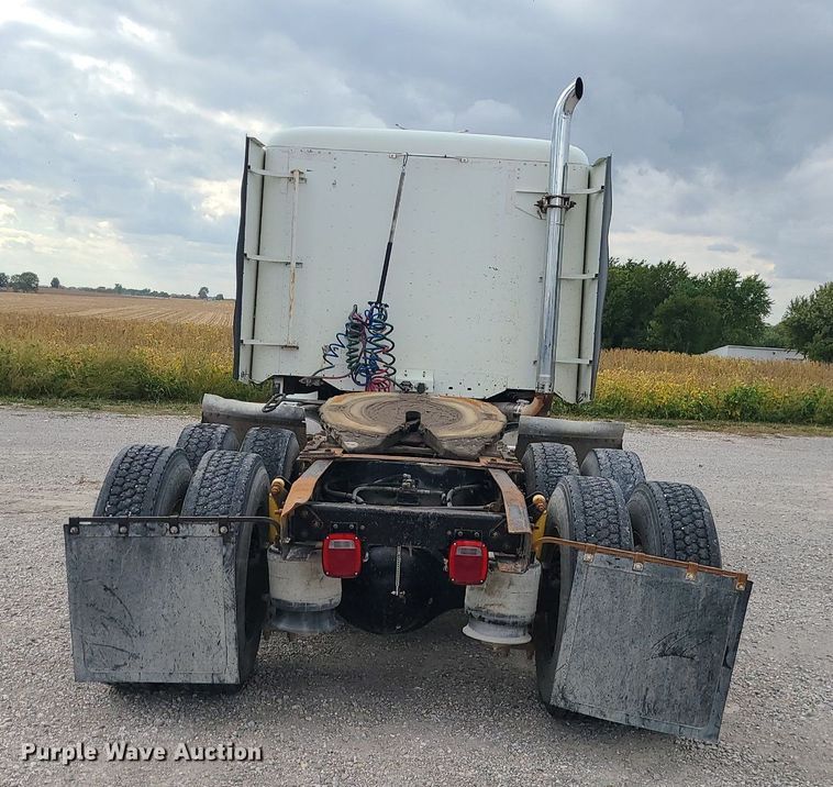 image for item MJ9388 1997 Freightliner  semi truck