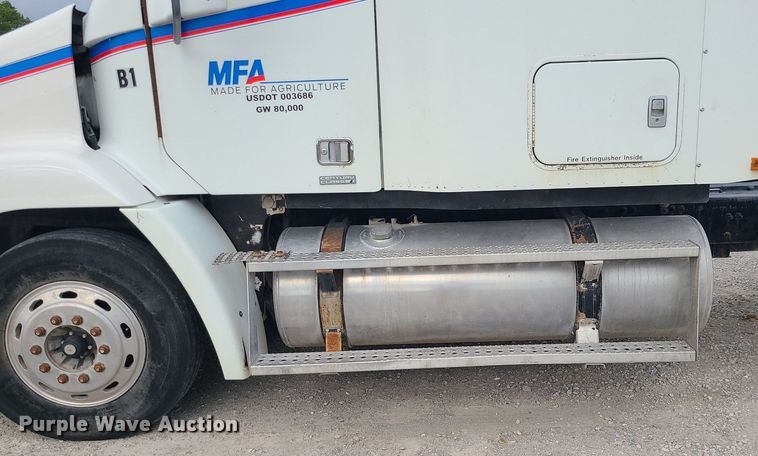 image for item MJ9388 1997 Freightliner  semi truck