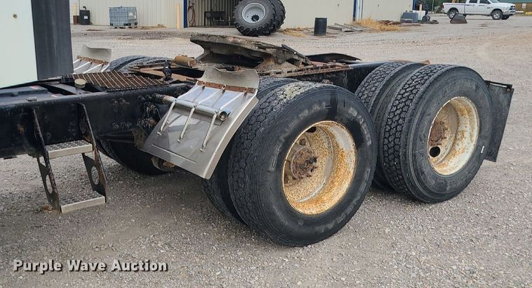 image for item MJ9388 1997 Freightliner  semi truck