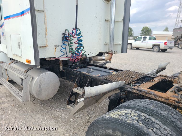 image for item MJ9388 1997 Freightliner  semi truck