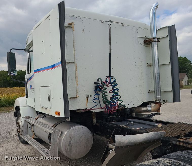 image for item MJ9388 1997 Freightliner  semi truck