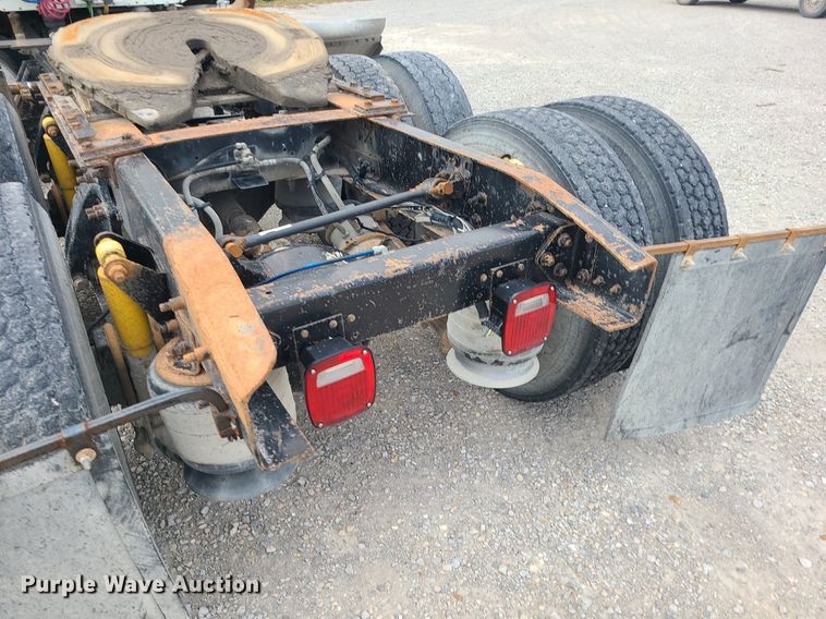 image for item MJ9388 1997 Freightliner  semi truck