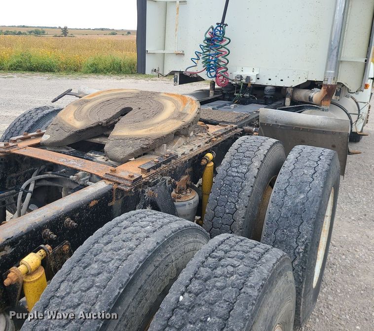 image for item MJ9388 1997 Freightliner  semi truck