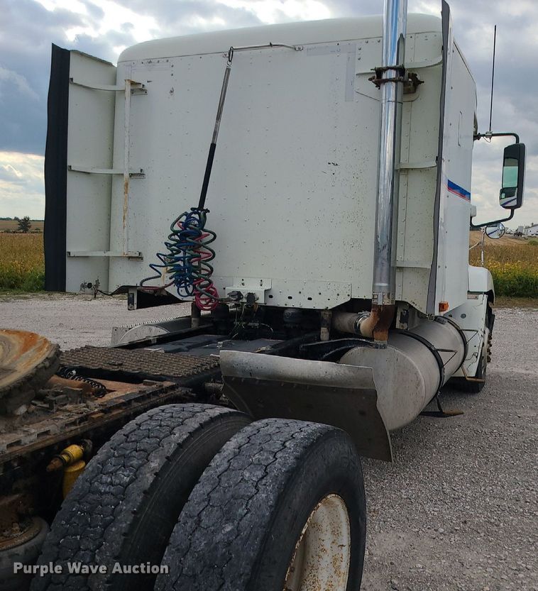 image for item MJ9388 1997 Freightliner  semi truck